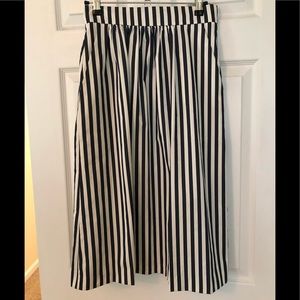 Zara Woman Midi Skirt SIZE XS 💙🤍